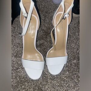 Michael kors heels size 7, great condition i just don’t wear them.